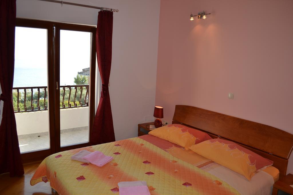 Apartments Karlo Omis Bilik gambar