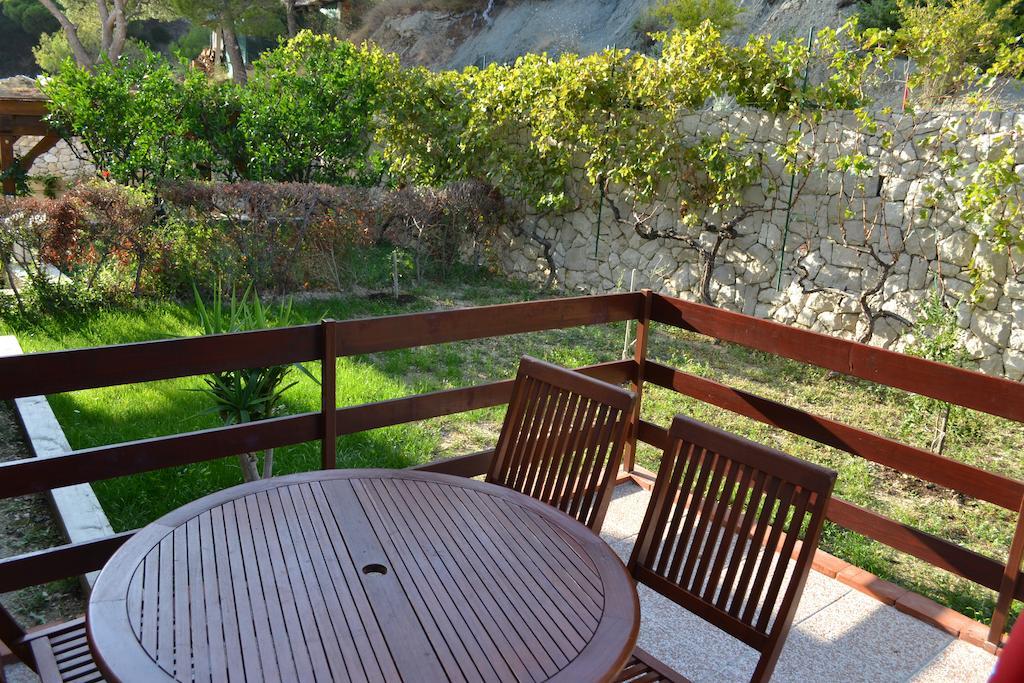 Apartments Karlo Omis Bilik gambar