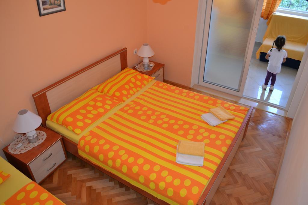 Apartments Karlo Omis Bilik gambar