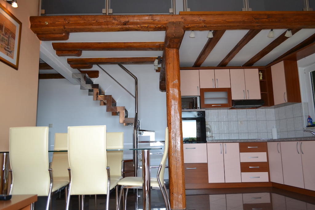 Apartments Karlo Omis Bilik gambar